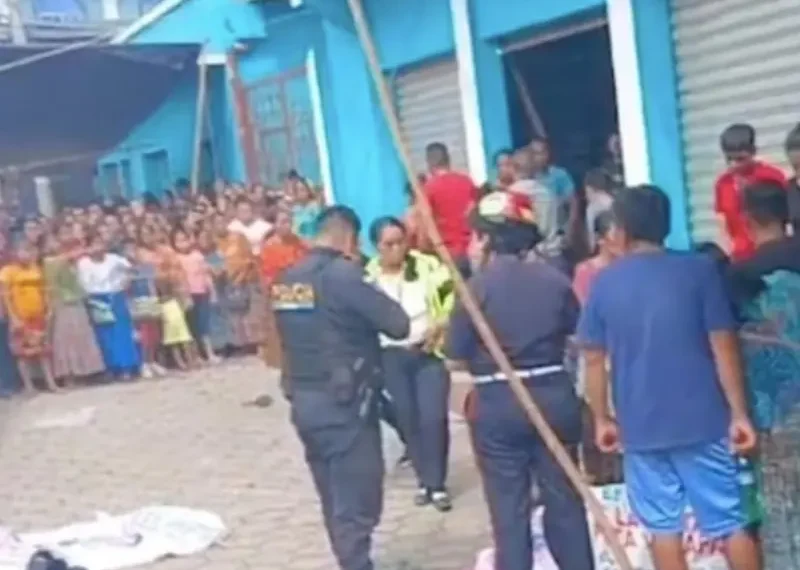 Quinceañera muere electrocutada mientras se tomaba fotos en terraza; todos graban