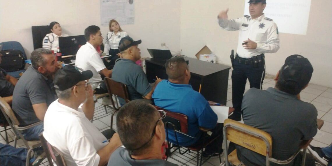 Dirección de Tránsito Ahome capacita a choferes de empresas en manejo preventivo