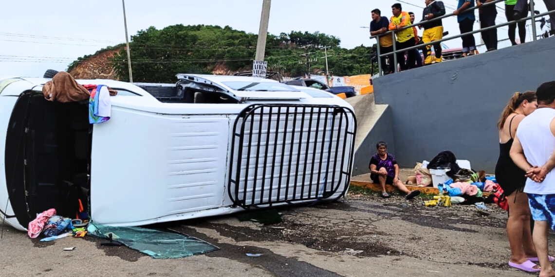 Duranguenses sufren accidente en camioneta turística en Mazatlán – NR | NOTICIAS