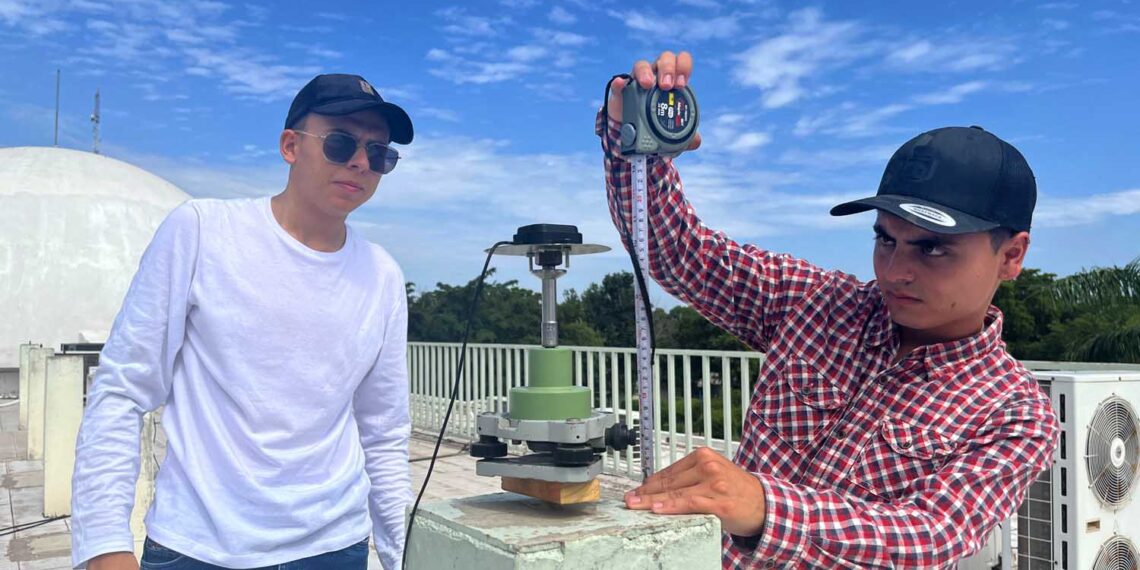 A través del Programa Delfín, dos jóvenes de la Universidad del Quindío, Colombia, hacen su verano científico en la Nueva Universidad