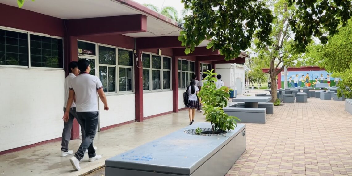 Con ánimo regresan estudiantes a clases en Ahome