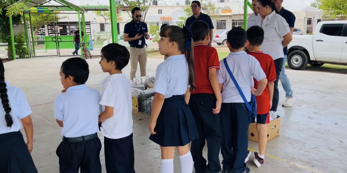 Patronato Pro Educación entrega útiles escolares en nivel primaria
