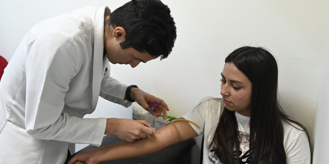 Los Laboratorios de Análisis Clínicos de la UAS se mantienen abiertos para que los 47 mil estudiantes de nuevo ingreso tramiten su certificado médico