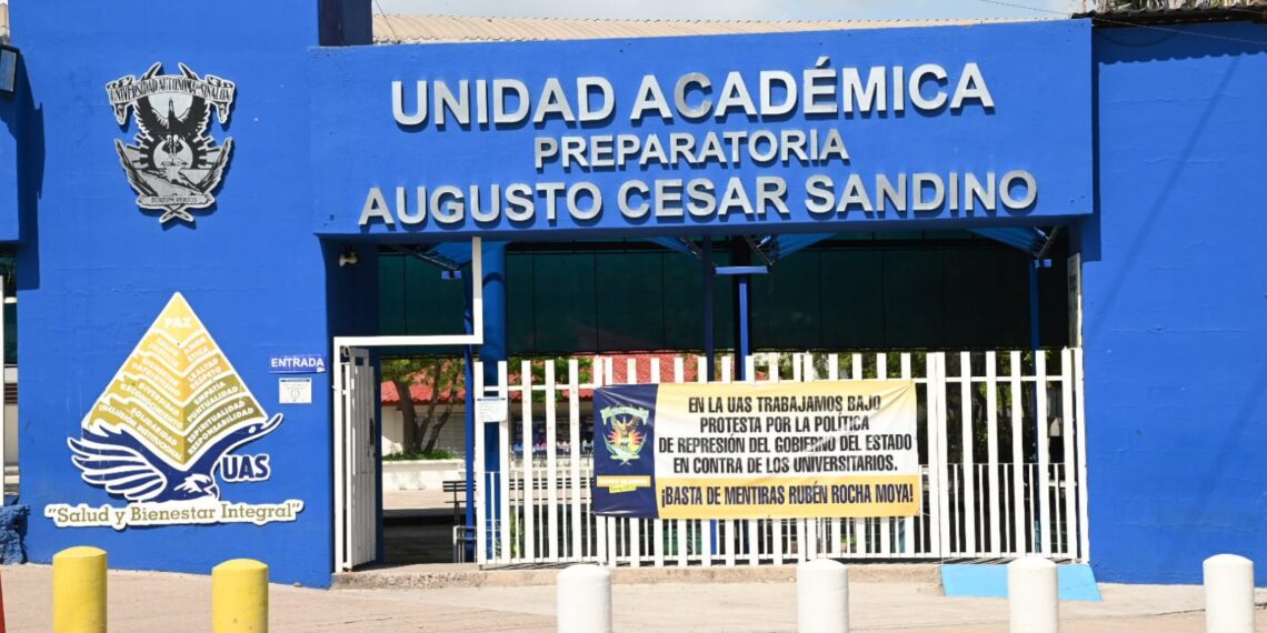 Padres de familia de la Preparatoria Augusto César Sandino agradecen a la UAS que sus hijos reciban una formación integral y con excelencia académica