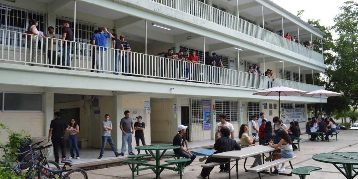 Orgullosos por ser Águilas UAS y con altas expectativas académicas, estudiantes iniciaron clases en Ciudad Universitaria con gran motivación