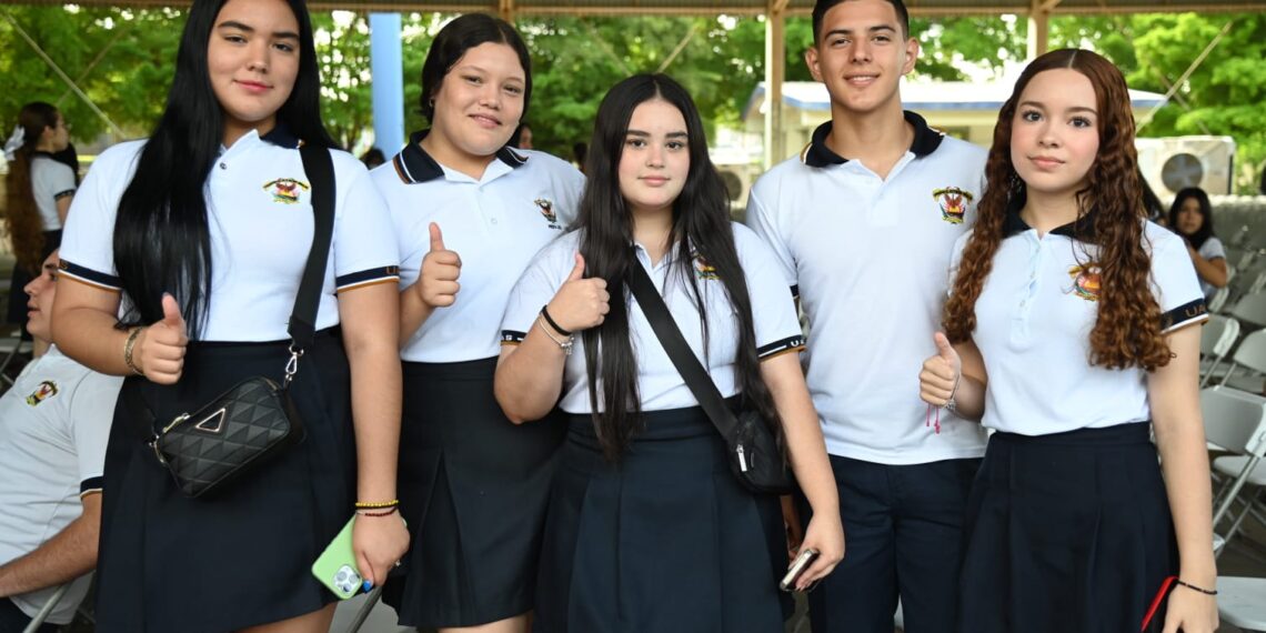 Alumnos y padres de familia de la Unidad Regional Centro Norte refrendan su agradecimiento a la UAS por ser la piedra angular de una formación integral con sus altos estándares de calidad