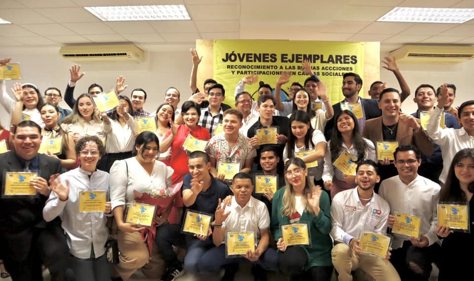 ¡Una Ayuda Una Sonrisa AC reconocerá a Jóvenes Ejemplares este 8 de agosto! – NR | NOTICIAS