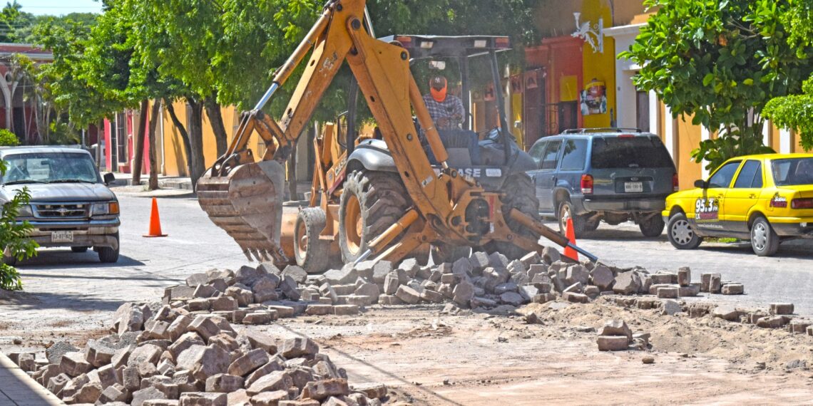 Gobierno de El fuerte inicia segunda etapa de rehabilitación de drenaje sanitario en calle 5 de mayo
