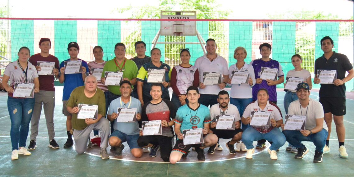 Curso-taller de arbitraje de voleibol: un paso hacia la profesionalización del deporte en El Fuerte