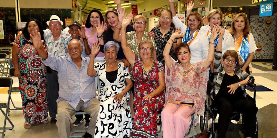 Abuelos ahomenses continúan festejo con Feria de las Personas Adultas Mayores