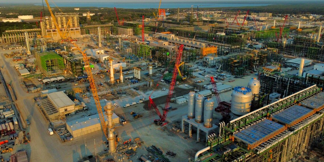 Refinería de Dos Bocas tuvo un costo de 330 mil mdp, calcula López Obrador