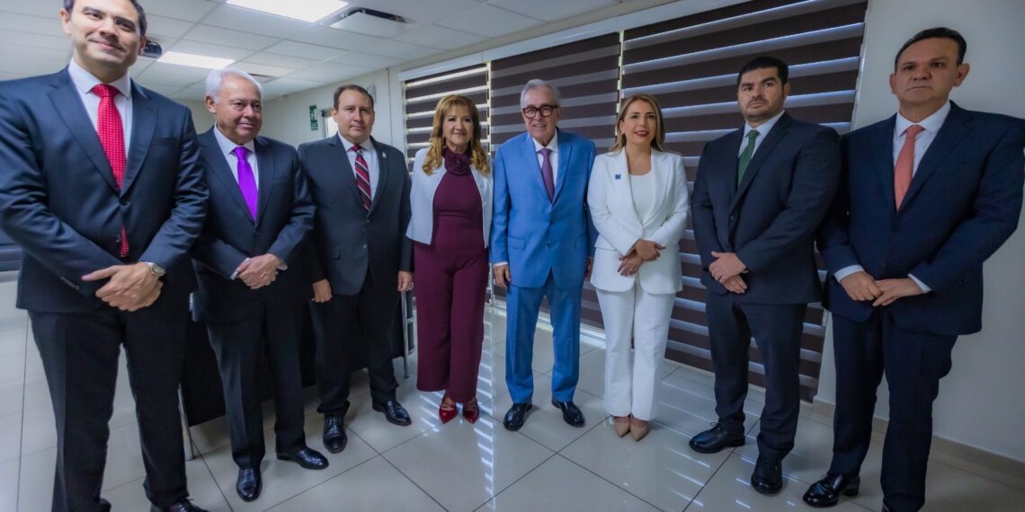 Asiste Rocha Moya a instalación de la Sexagésima Quinta Legislatura