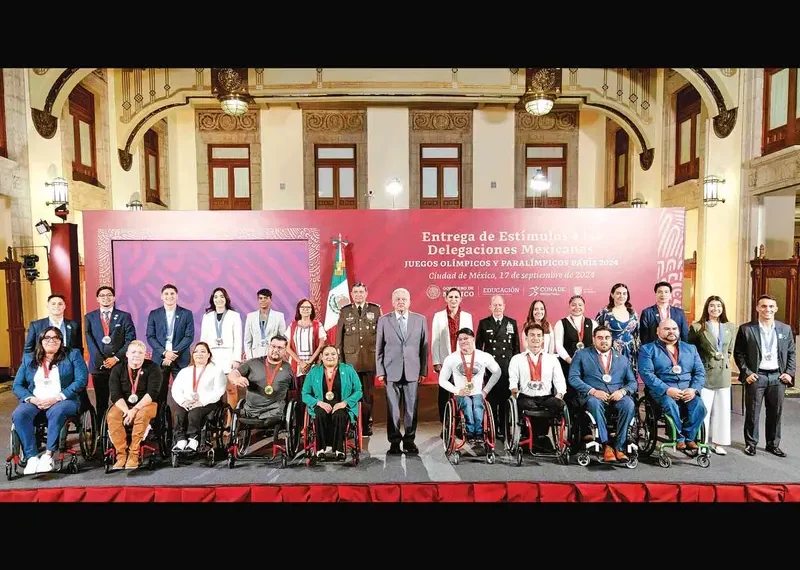 Reconocen su esfuerzo; atletas reciben premios económicos