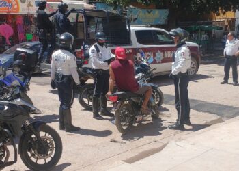 ¡Aguas! Se mantiene operativo motocicleta en San Miguel, Zapotitlán