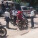 ¡Aguas! Se mantiene operativo motocicleta en San Miguel, Zapotitlán