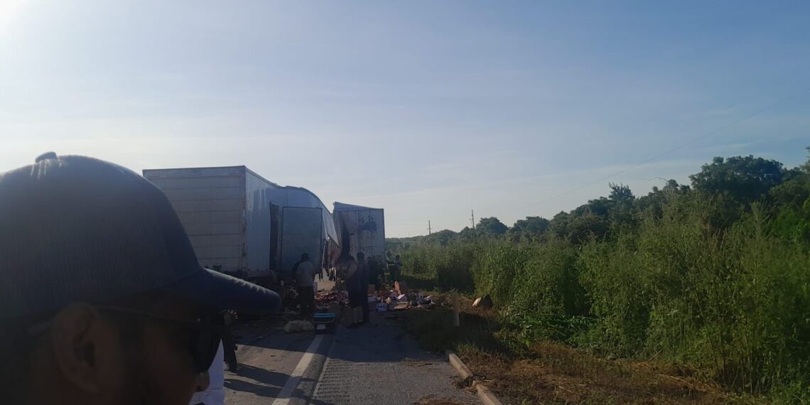 ¡Chamoy! Choque entre dos tráilers ocasiona cierre de la carretera Culiacán-Mazatlán – NR | NOTICIAS