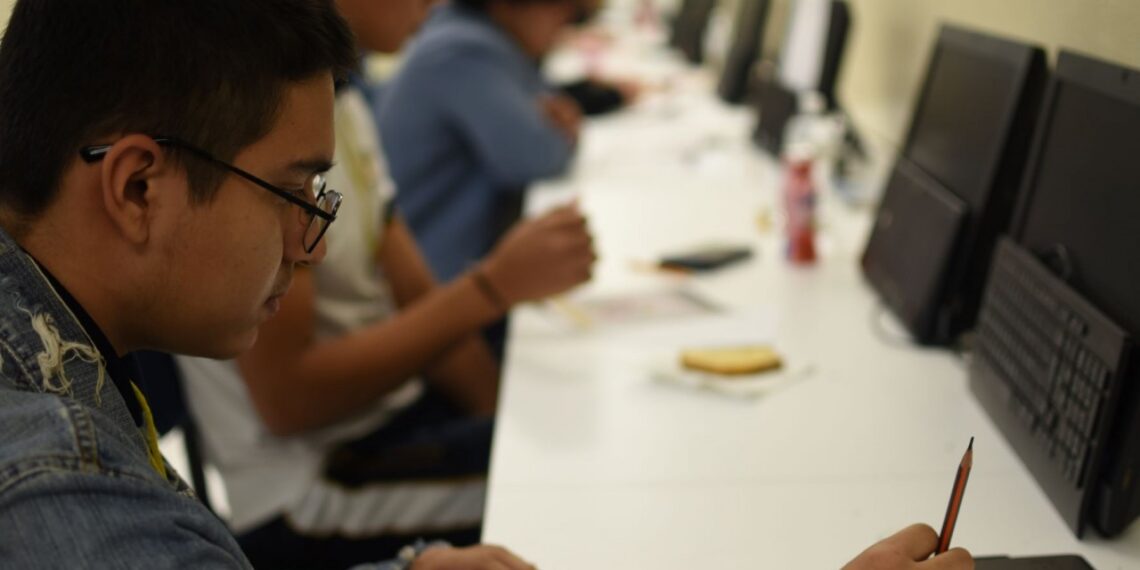 La UAS no solo da certeza de seguridad a su comunidad, sino que trabaja para que los programas educativos no se detengan, destacan autoridades universitarias