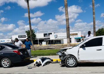 Choque en Los Mochis solo deja daños materiales