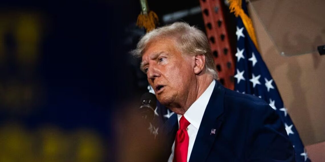 Trump dice que si gana ordenará “liberar” un pueblo “tomado por pandillas migrantes”