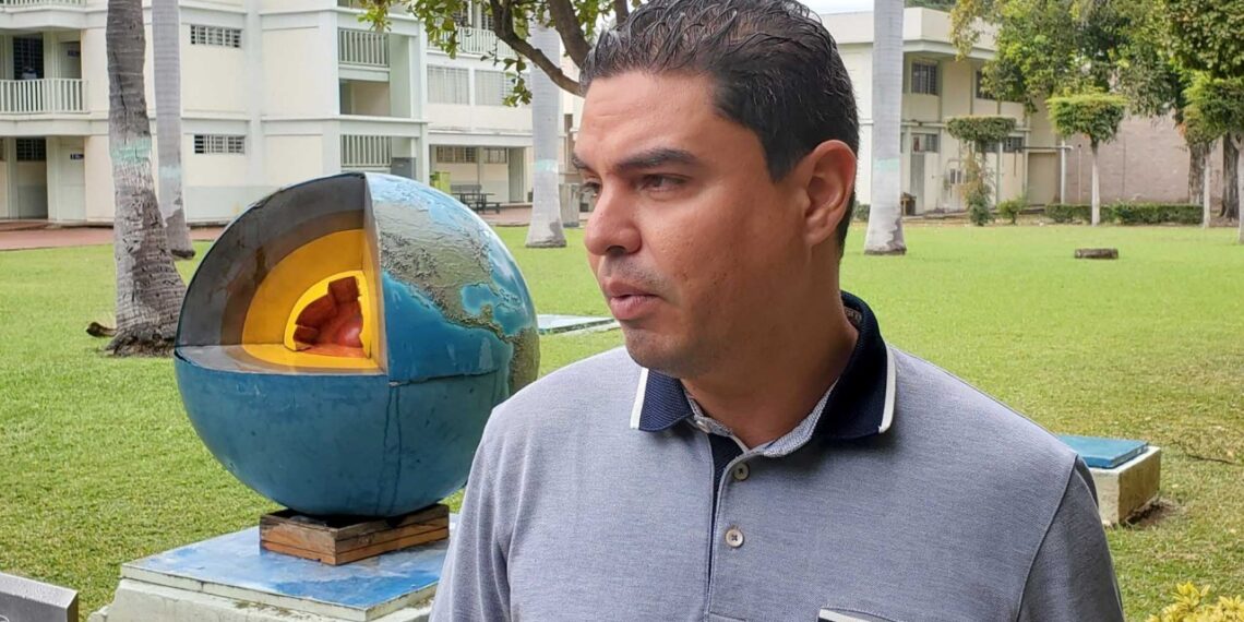 Investigador de la Facultad de Ciencias de la Tierra y el Espacio de la UAS realiza ponencia en el Instituto Geográfico Agustín Codazzi de Colombia