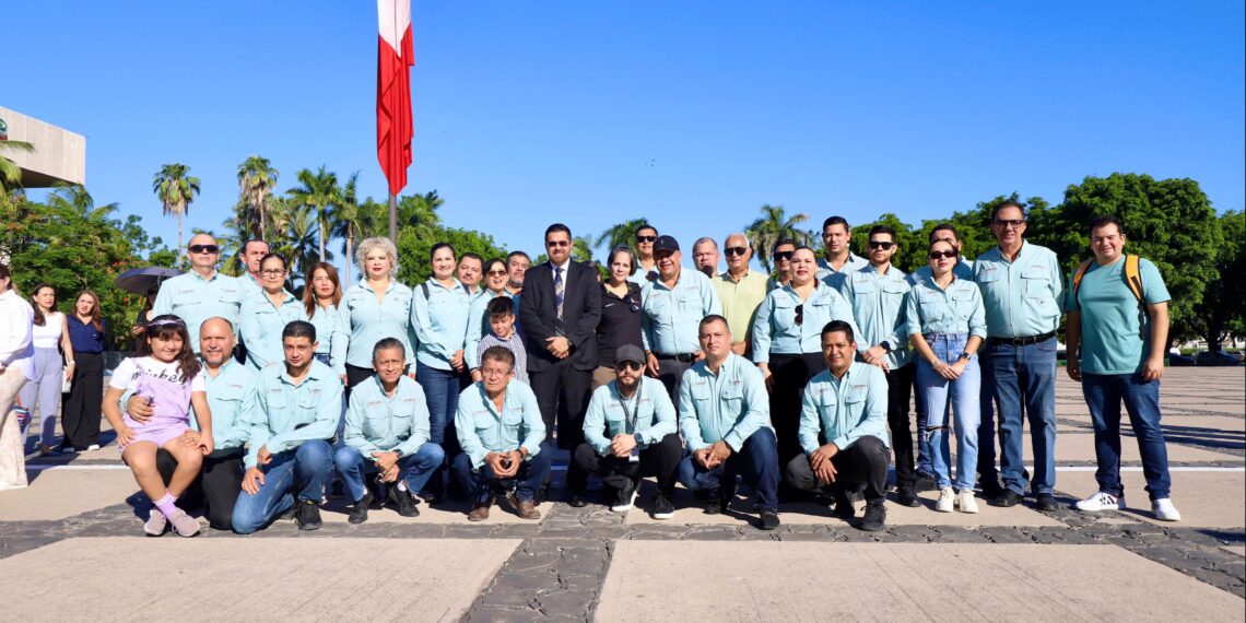 Encabeza secretario de Salud izamiento por aniversario 203 de la Consumación de la Independencia de México