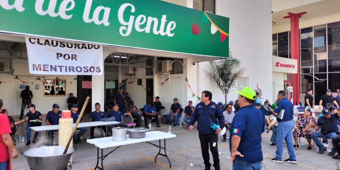 ¡Con todo y carnitas! Guerreros Unidos se planta a las afueras de la Alcaldía de Ahome – NR NOTICIAS