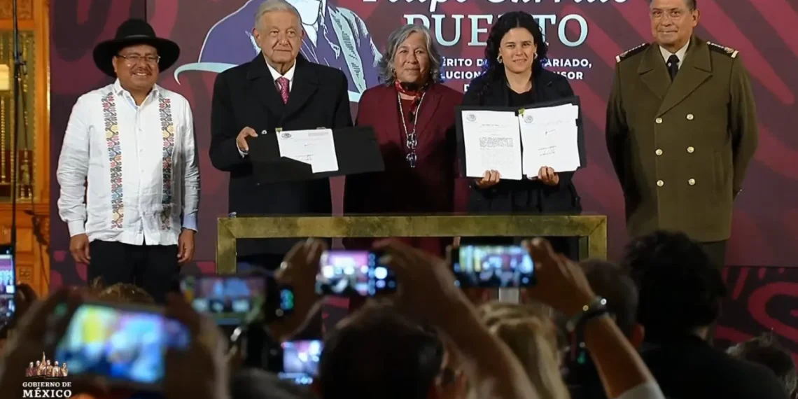AMLO firma reformas constitucionales de Guardia Nacional y a favor de los pueblos indígenas