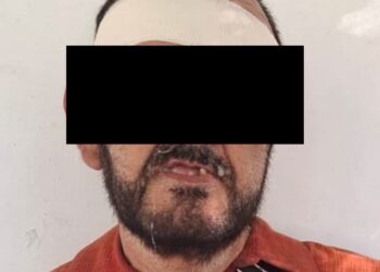 Apresan a sujeto que presuntamente robó 2 vehículos y chocó uno de ellos