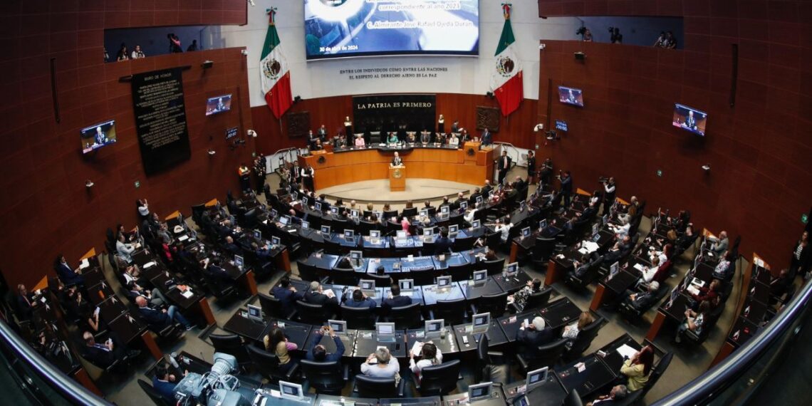 AMLO exige que dejen de presionar a senadores para que voten en contra de la reforma judicial