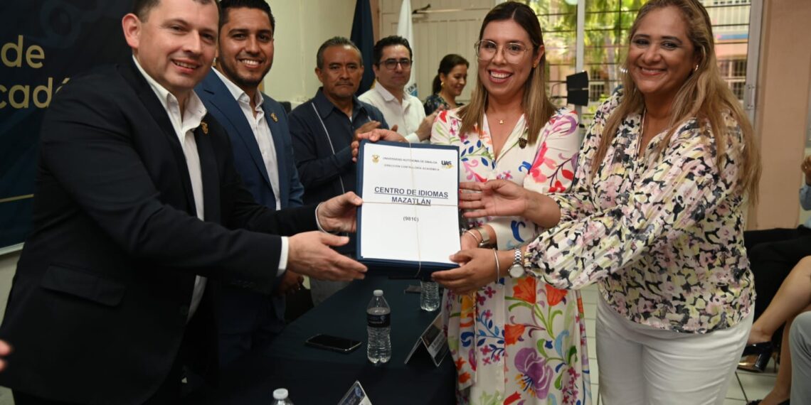 Entrega la UAS 171 titularidades académicas a docentes de las facultades de Ciencias Sociales, Arquitectura y Diseño e Ingeniería y Tecnología, así como del Centro de Estudio de Idiomas de la Unidad Regional Sur