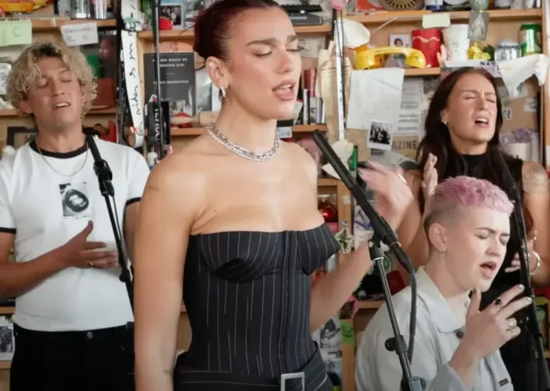 Dua Lipa sorprende con voz en Tiny Desk; así fue su presentación