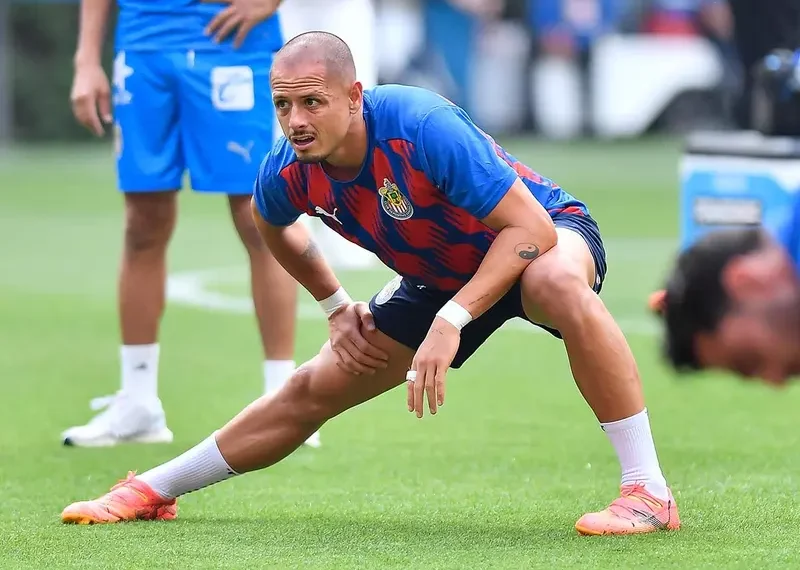‘Chicharito’ ya entrena con Chivas