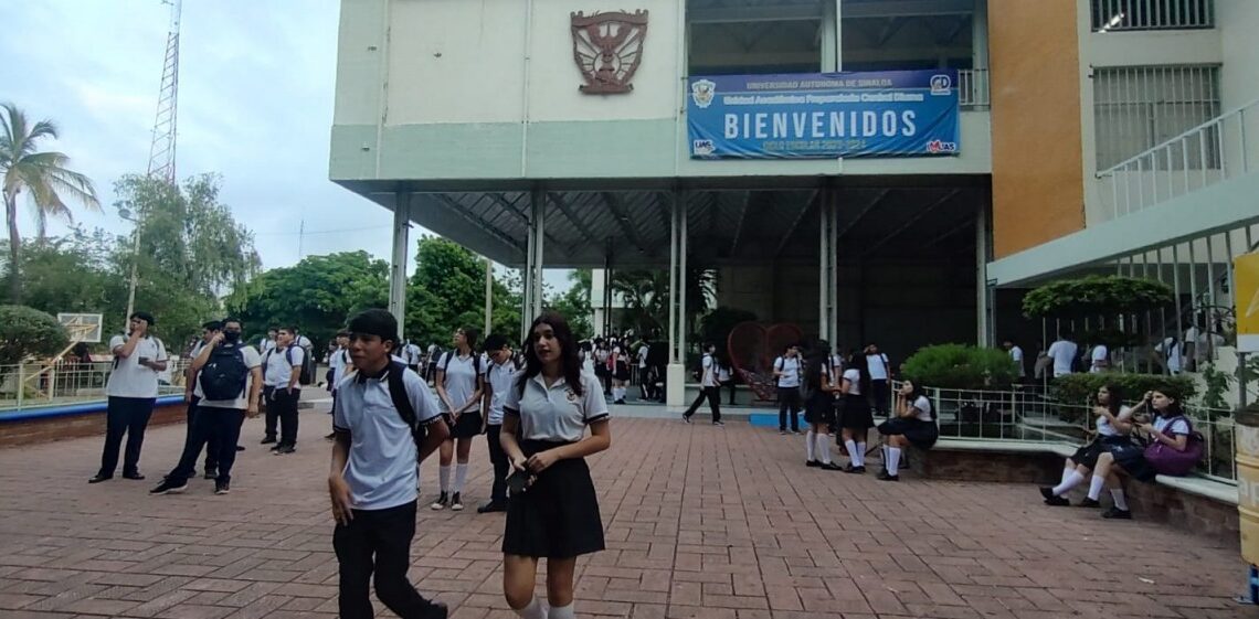 Las preparatorias de la UAS son las únicas en el estado en contar con una certificación internacional, lo que garantiza la formación de excelencia