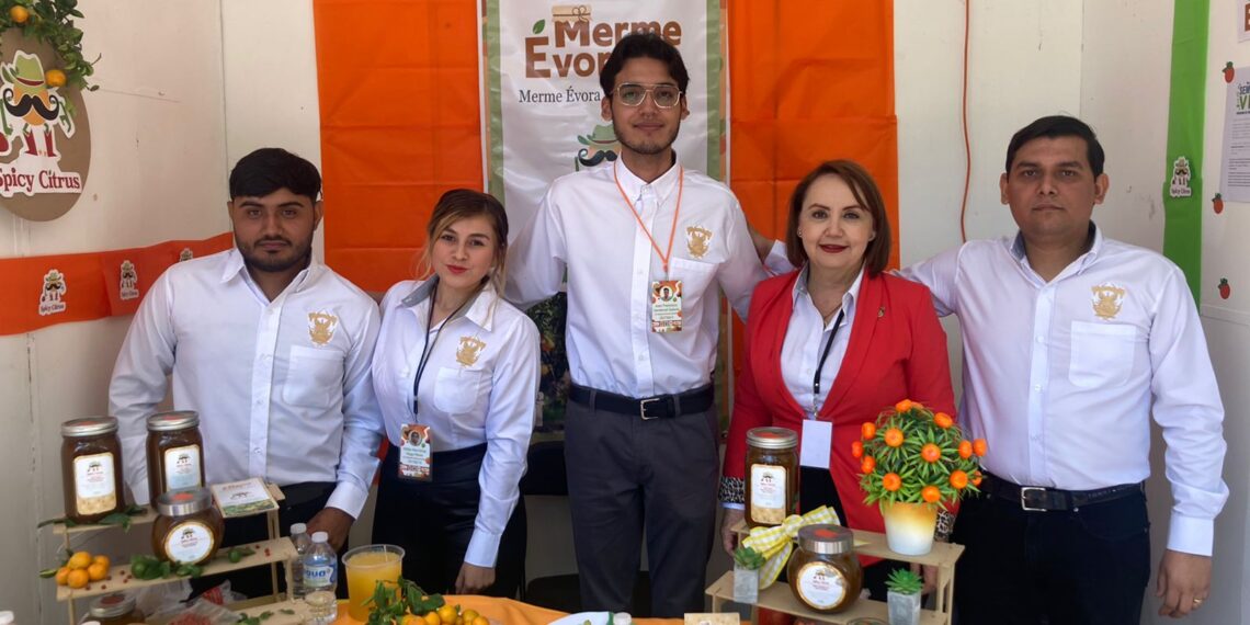 Alumnos de la Facultad de Ciencias Económicas, Administrativas y Tecnológicas son punta de lanza a nivel nacional; obtienen primer lugar en Expo de ANFECA en Oaxaca