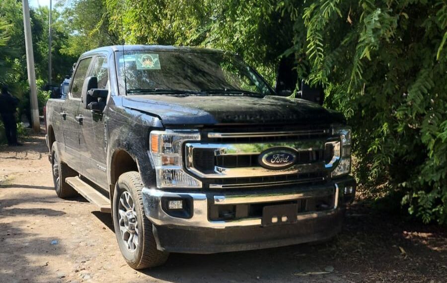 Grupo Élite asegura camioneta con reporte de robo y con un arma larga en Culiacán