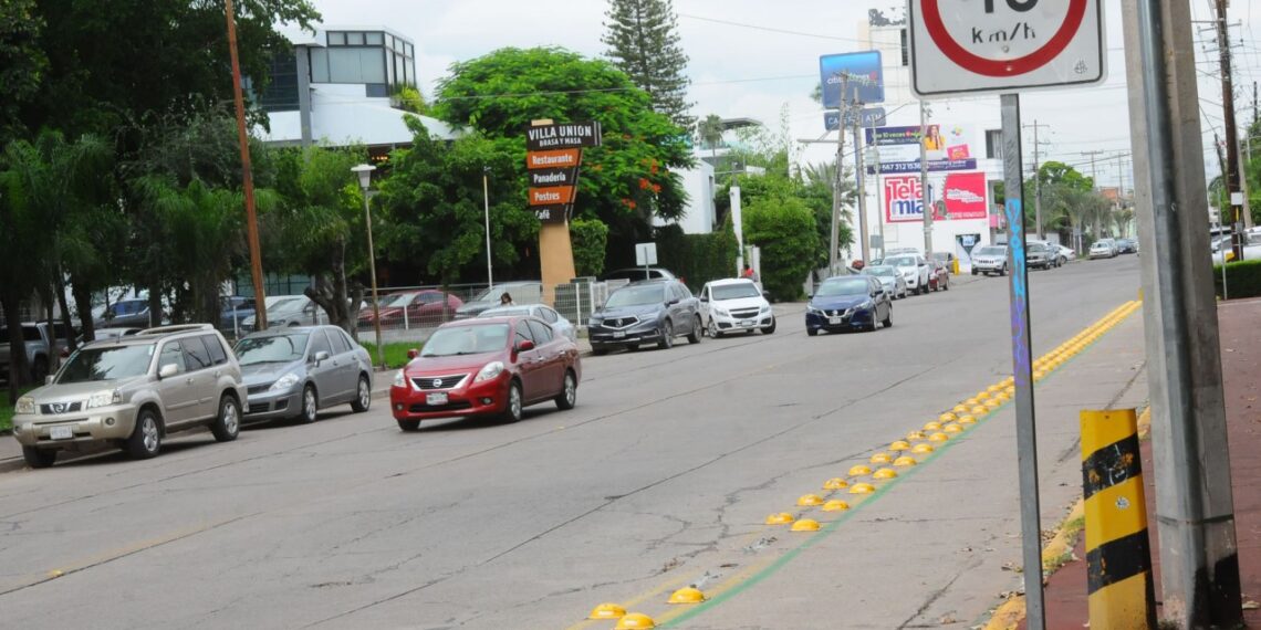 La poca conectividad urbana existente complica la movilidad para peatones y ciclistas, que se topan con barreras o dificultades, señala especialista