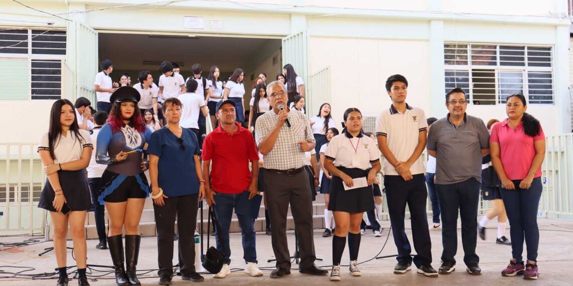 Para la formación integral de las y los alumnos, realizan la Expo Talleres culturales, artísticos y deportivos en la Preparatoria Dr. Salvador Allende