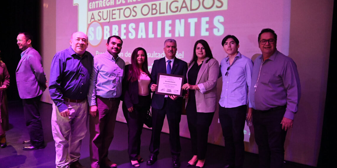 Por su contribución al fortalecimiento a la rendición de cuentas y acceso a la información, la UAS recibe de la CEAIP el Reconocimiento a la Transparencia en Sinaloa