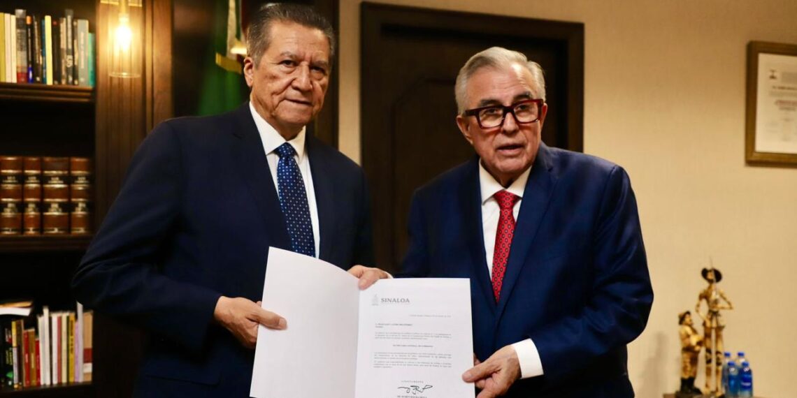 Rocha Moya toma protesta a Feliciano Castro Meléndrez como Secretario General de Gobierno