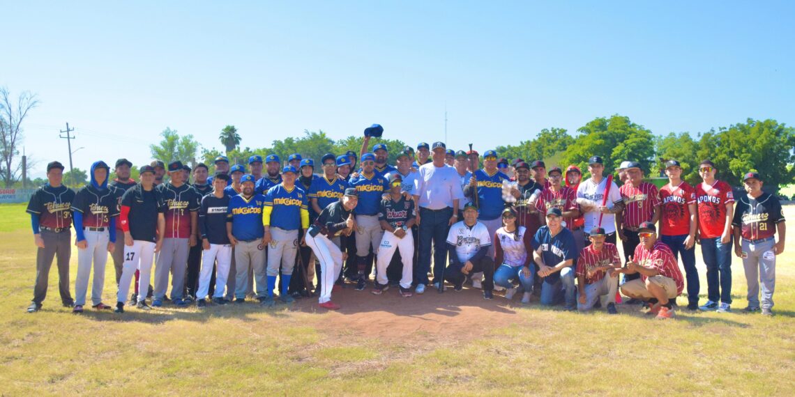 Alcalde Gildardo Leyva inaugura la Liga de Béisbol de Tercera Fuerza “Miguel Ángel Morales” en Tehueco.
