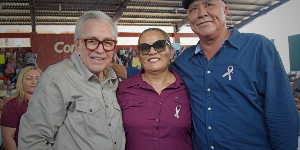 Gobernador Rubén Rocha Moya entrega 1056 títulos de propiedad a comunidades de El Fuerte