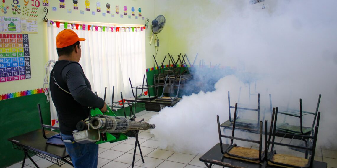 Gobierno de El Fuerte continúa con el Programa de Fumigación contra el mosco del Dengue