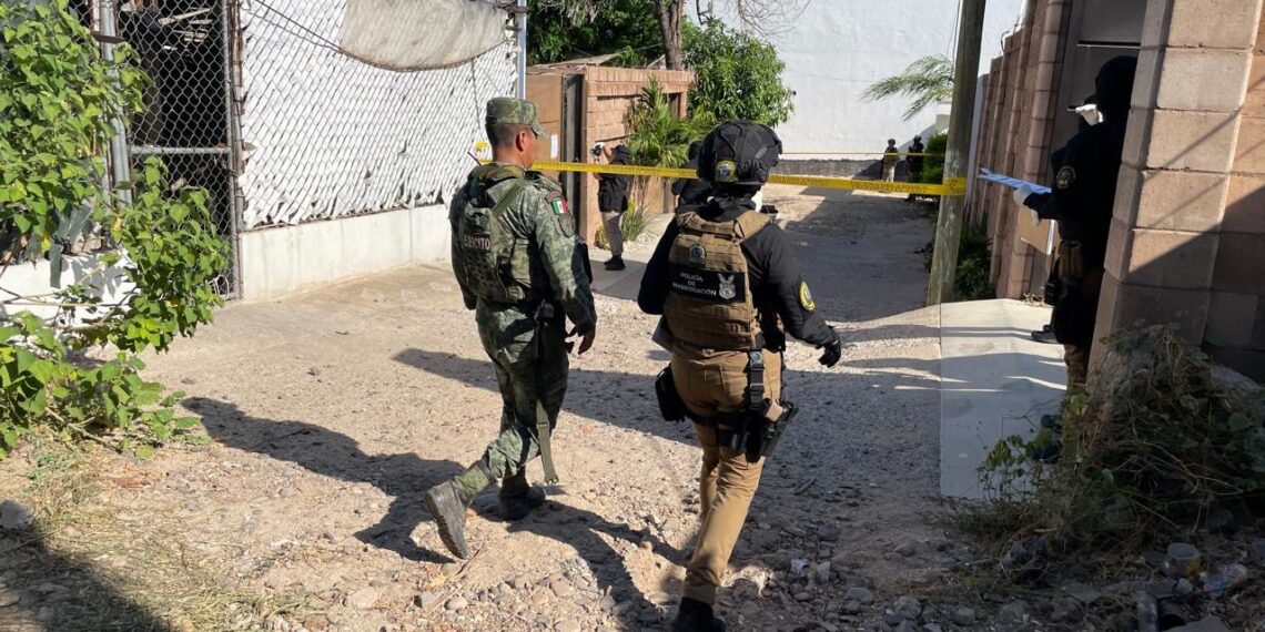 La Unidad Especializada Antisecuestros (UEA) realiza cateo a inmueble donde mantenían privada a una persona.