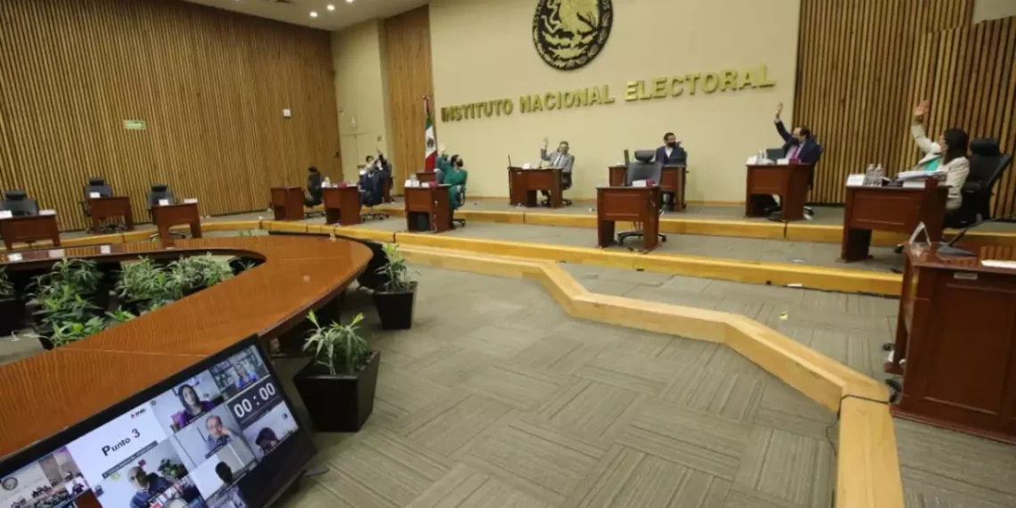 Sheinbaum afirma que la elección judicial “no está suspendida” por el INE