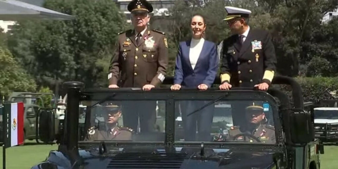 Fuerzas Armadas hacen primera salutación a la presidenta Claudia Sheinbaum