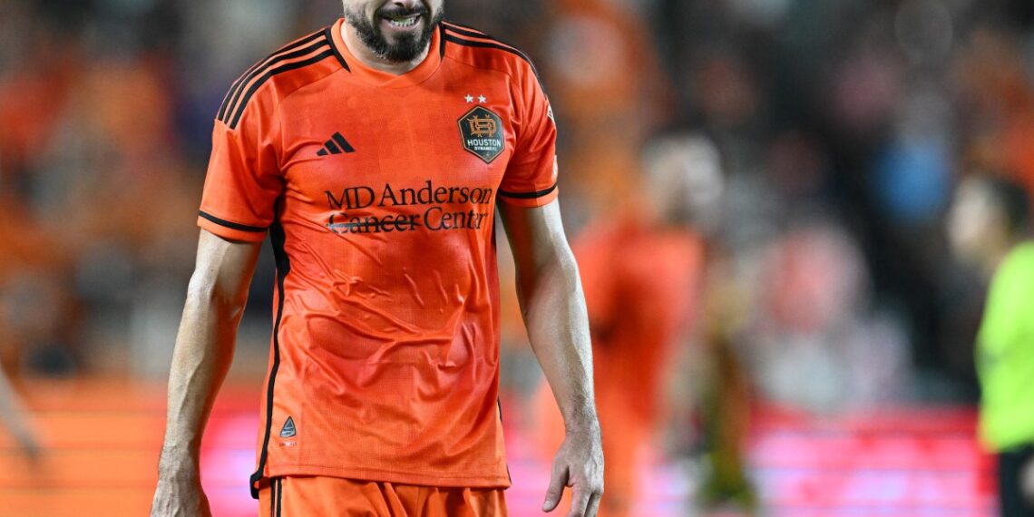 VIDEO: Héctor Herrera es expulsado por escupirle al árbitro