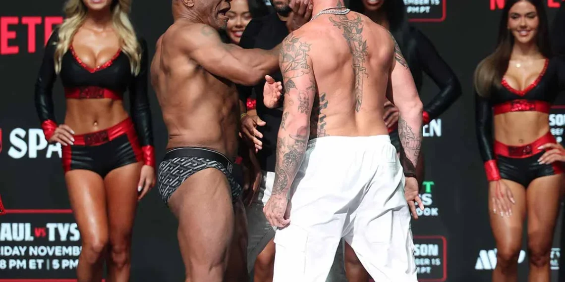 Mike Tyson propina cachetada a Jake Paul en el pesaje