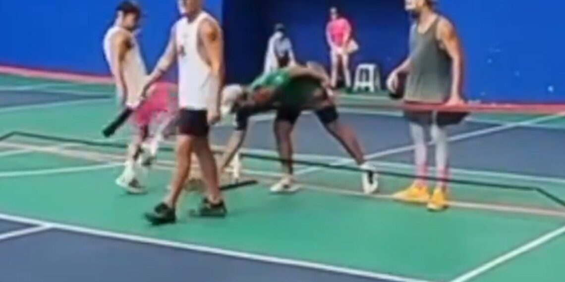 Video: Jugador patea cara de contrincante en partido de pickleball