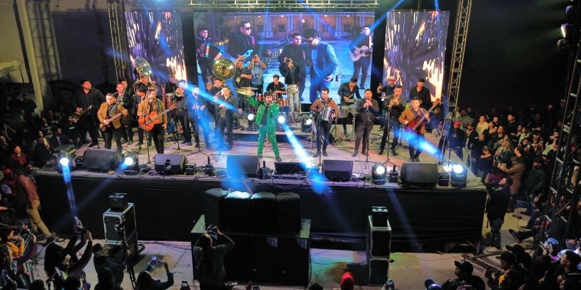 Luis Mexía pone a cantar y bailar a más de 13 mil ahomenses