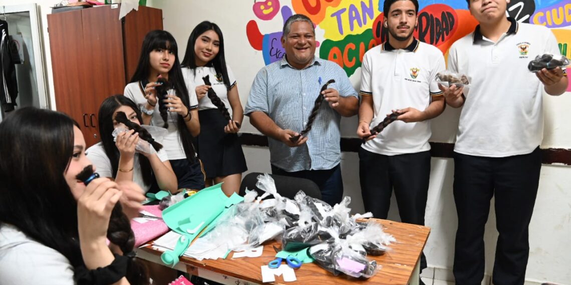 Impulsando el bienestar ambiental y social, la Preparatoria Rafael Buelna de la UAS hace entrega de material reciclado, pilas y donaciones de trenzas a la UBU